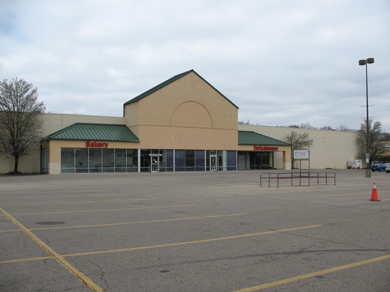 601-637 Central Ctr, Chillicothe, OH for lease - Building Photo - Image 2 of 7