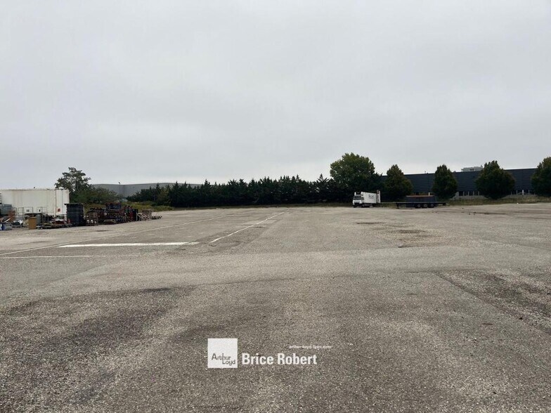 6 Rue De Lombardie, Saint-Priest for lease - Building Photo - Image 2 of 5