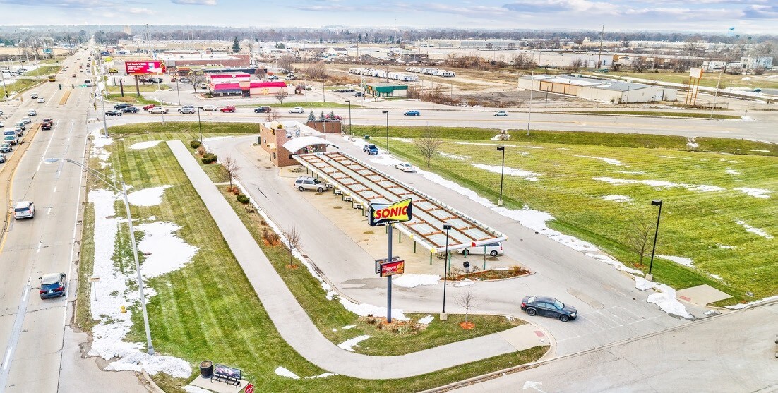 1602 E Riverside Blvd, Loves Park, IL for sale Primary Photo- Image 1 of 1