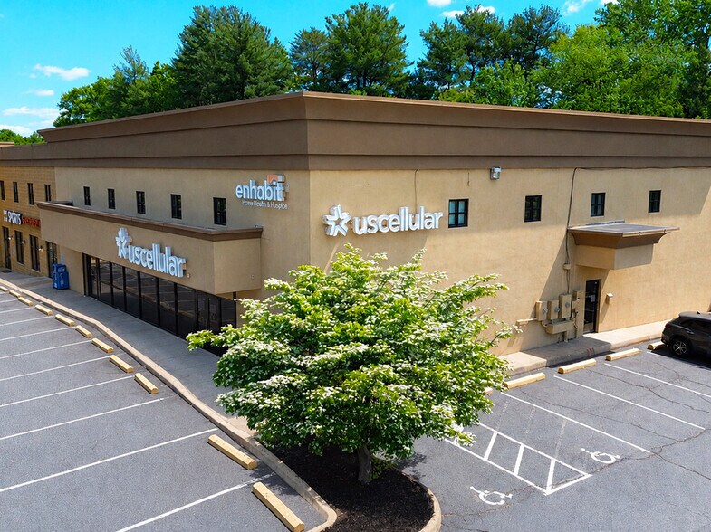 1885 Seminole Trail, Charlottesville, VA for lease - Primary Photo - Image 1 of 5