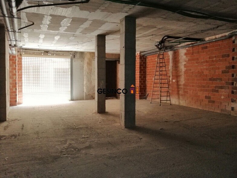 Commerce de détail dans València à vendre - Photo du bâtiment - Image 1 de 2