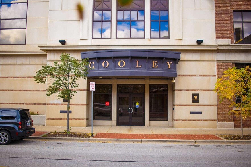 111 Commerce Ave SW, Grand Rapids, MI for lease - Building Photo - Image 2 of 6