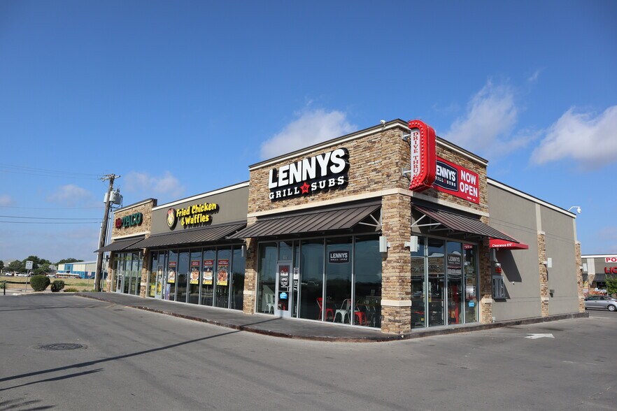 7907 W Loop 1604 E, San Antonio, TX à louer - Photo du bâtiment - Image 2 de 6