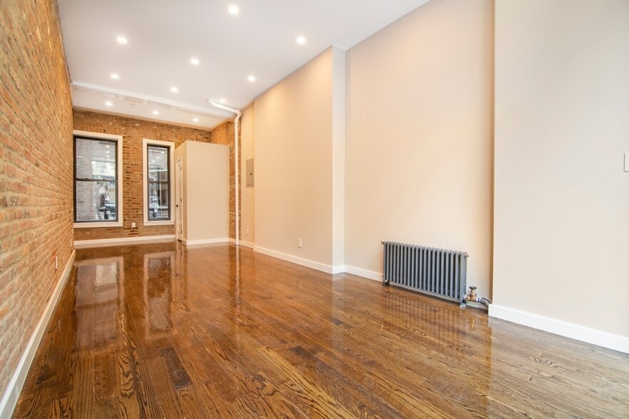 280 E 10th St, New York, NY for lease - Interior Photo - Image 3 of 6