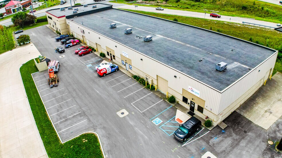 7522-7528 E Pendleton Pike, Indianapolis, IN à louer - Photo du bâtiment - Image 3 de 13