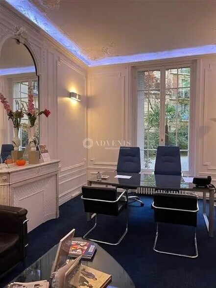 Immeuble residentiel dans Paris à vendre - Photo intérieure - Image 3 de 11