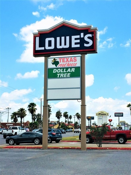 216-410 N Ed Carey Dr, Harlingen, TX for lease - Building Photo - Image 3 of 8