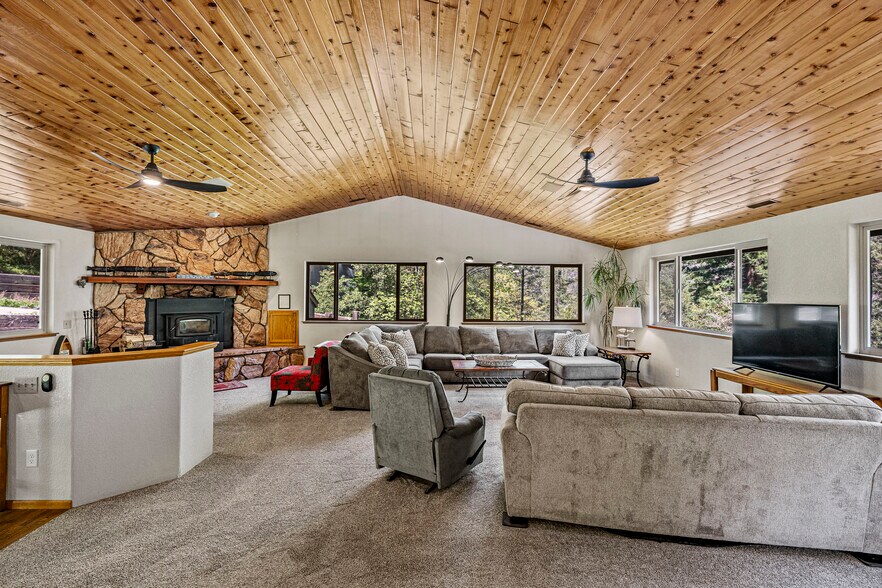 11744 Galice Rd, Merlin, OR à vendre - Photo du bâtiment - Image 1 de 78