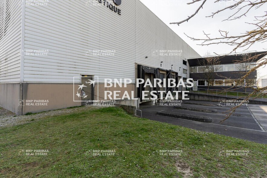 Bureau dans Saint-Michel-sur-Orge à louer - Photo du bâtiment - Image 2 de 12