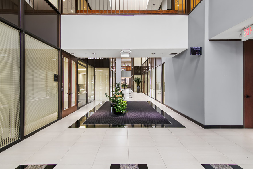 950 Threadneedle St, Houston, TX for lease - Lobby - Image 3 of 7