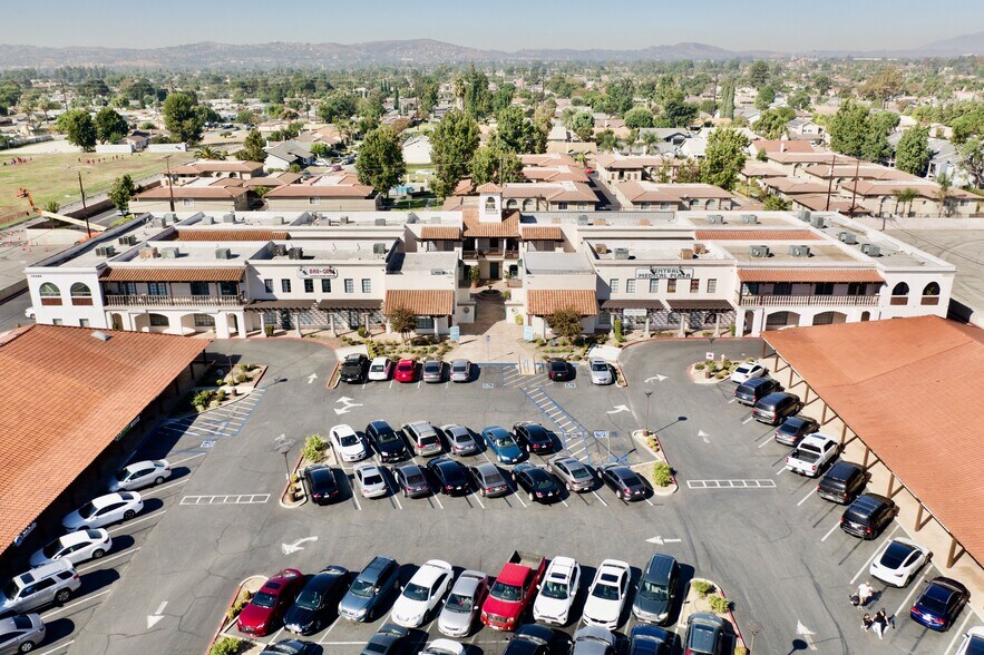 12598 Central Ave, Chino, CA à louer - Photo du bâtiment - Image 2 de 27