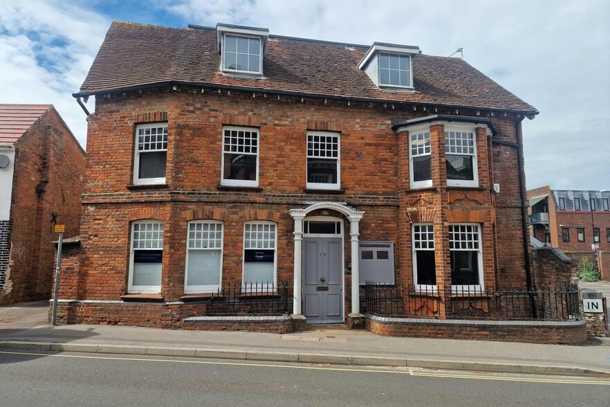 15 Winchester Rd, Basingstoke à louer - Photo du bâtiment - Image 1 de 3
