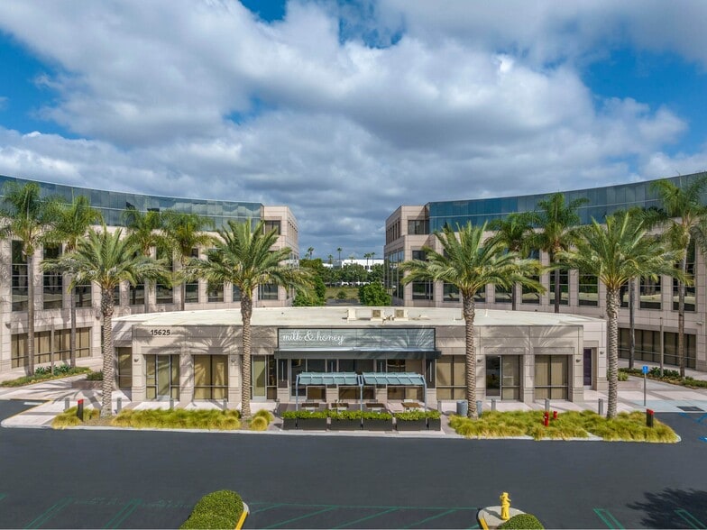 15635 Alton Pky, Irvine, CA for lease - Primary Photo - Image 3 of 9