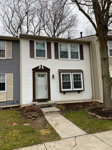 9475 Timber View Dr, Indianapolis, IN for sale - Primary Photo - Image 1 of 1