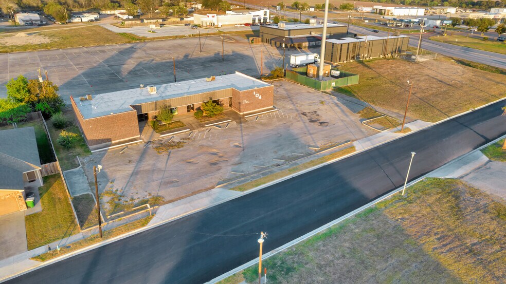 104 Teakwood Dr, Victoria, TX à vendre - Photo du bâtiment - Image 3 de 49