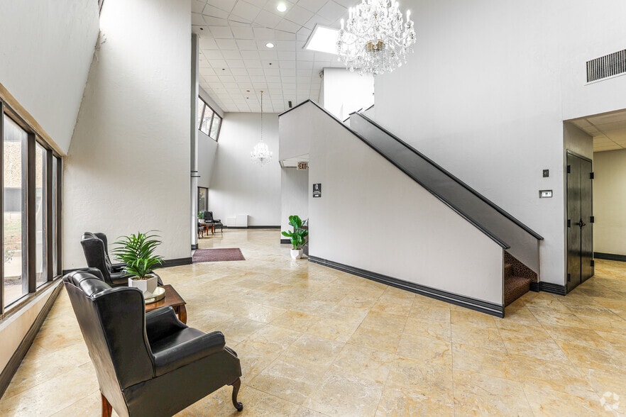 300 N Meridian Ave, Oklahoma City, OK for sale - Interior Photo - Image 3 of 11