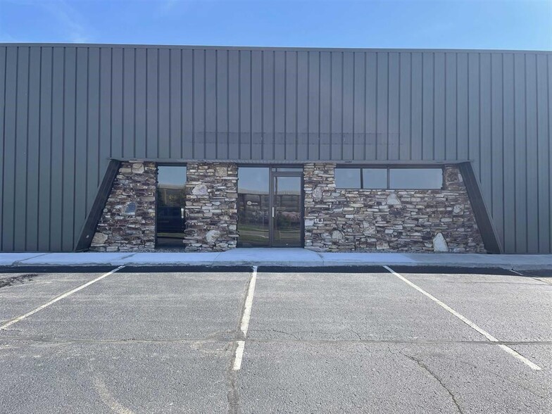 3525 Patch St, Stevens Point, WI for lease - Building Photo - Image 1 of 19