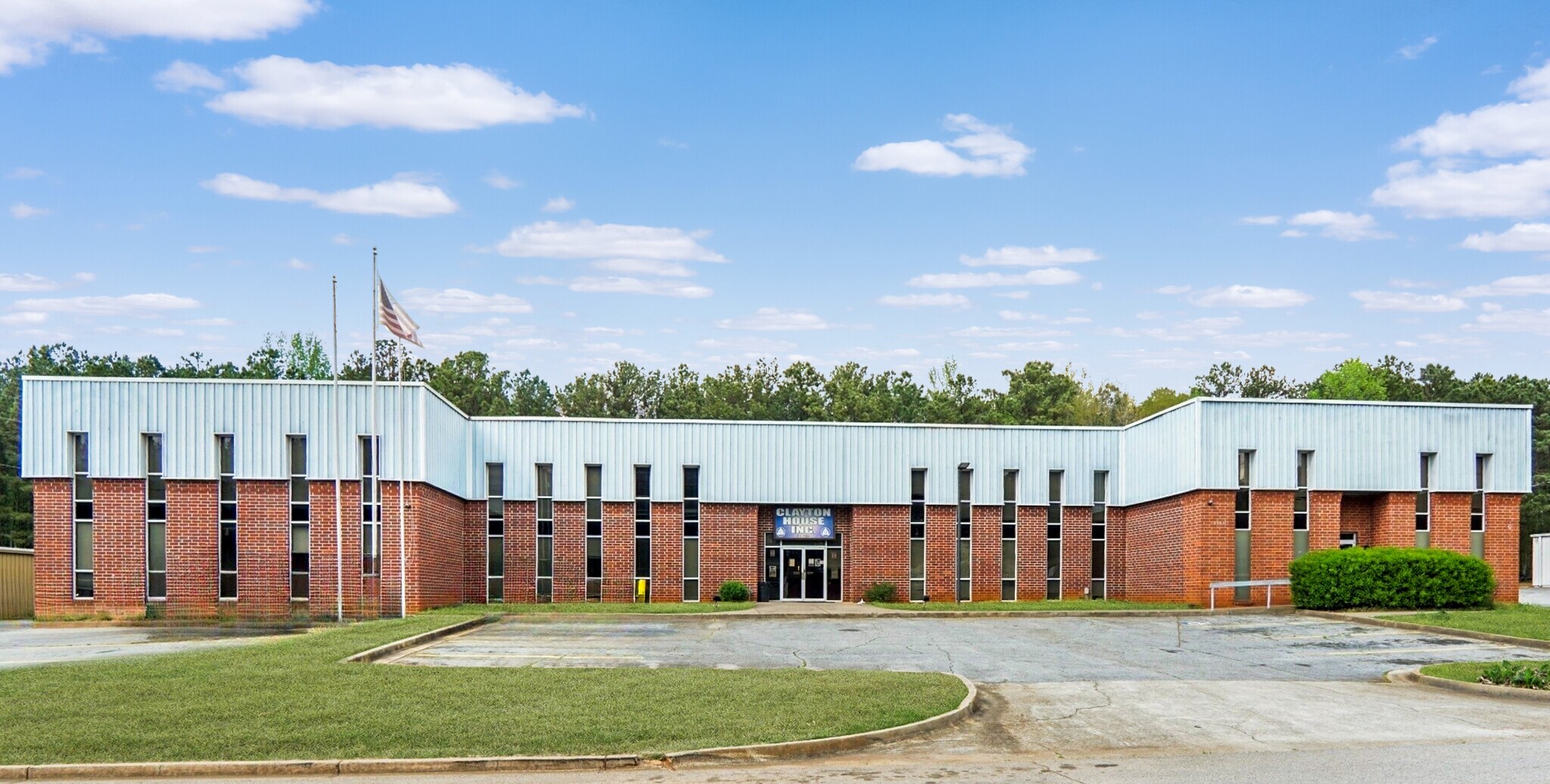 1560 Commercial Ct, Jonesboro, GA à vendre Photo du bâtiment- Image 1 de 36