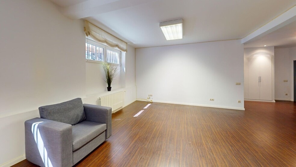 Office in Madrid, Madrid for lease - Interior Photo - Image 2 of 5