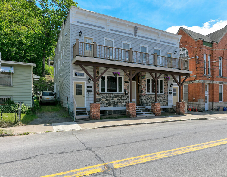 33 S Main St, Castleton On Hudson, NY à vendre - Photo du bâtiment - Image 1 de 1