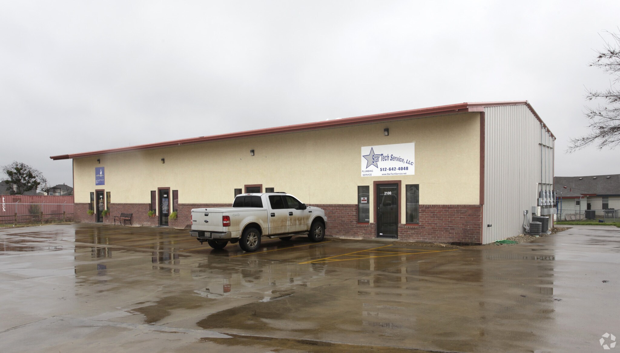 623 W Front St, Hutto, TX à louer Photo du bâtiment- Image 1 de 3