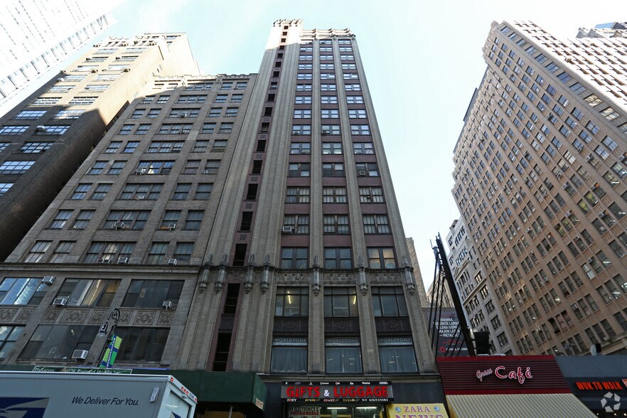 580 Eighth Ave, New York, NY à louer - Photo du bâtiment - Image 3 de 19