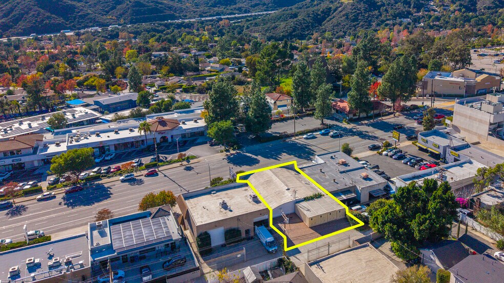 3937 Foothill Blvd, La Crescenta, CA à louer - Photo du bâtiment - Image 2 de 14