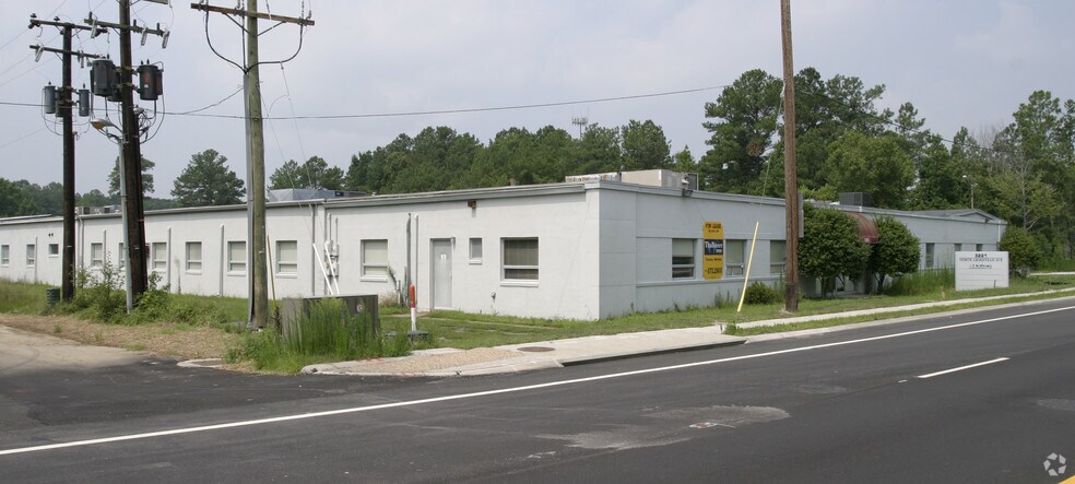 3221 Commander Shepard Blvd, Hampton, VA à vendre - Photo du bâtiment - Image 2 de 8