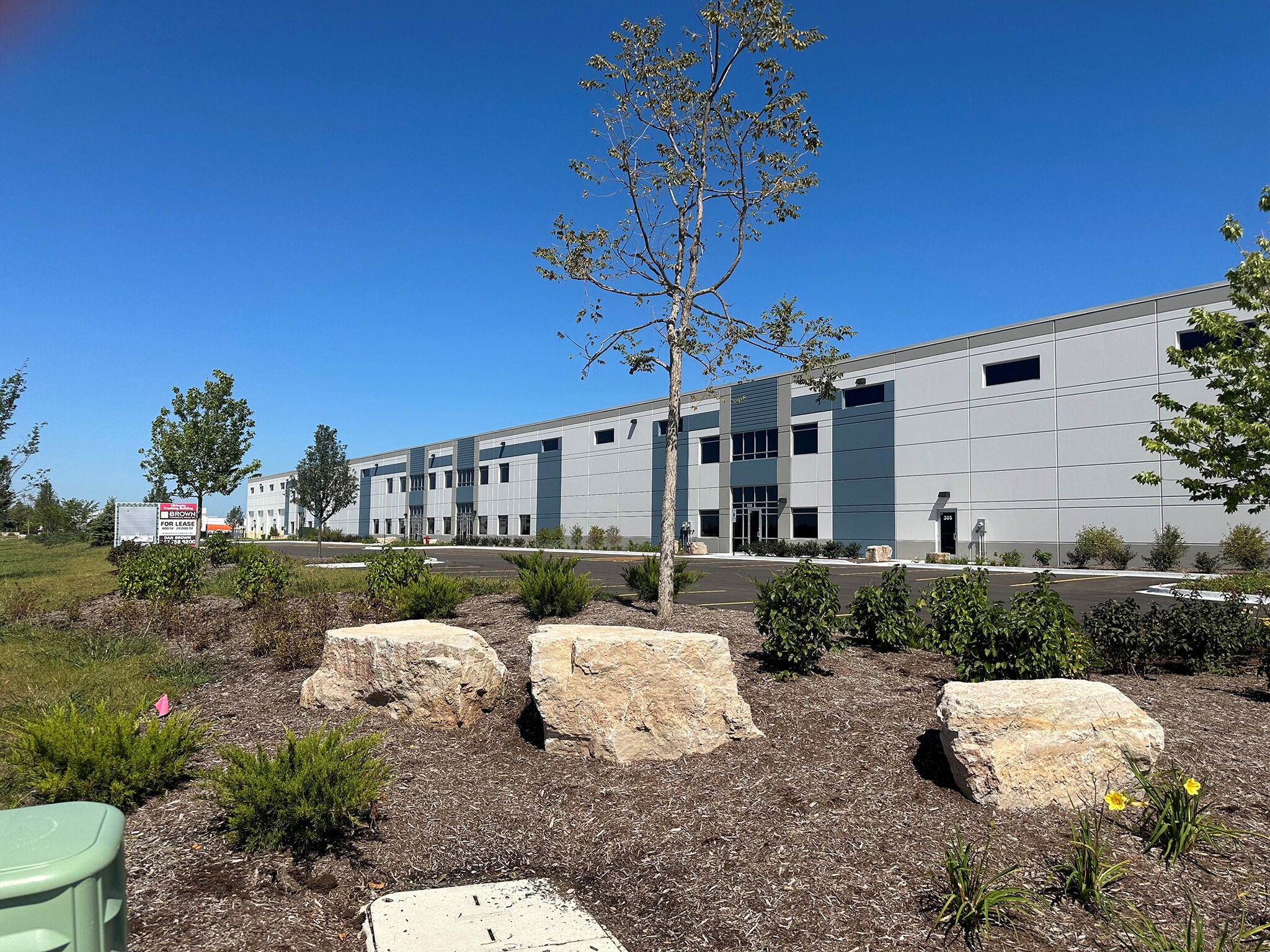 305 Miles Pky, Bartlett, IL for lease Building Photo- Image 1 of 4