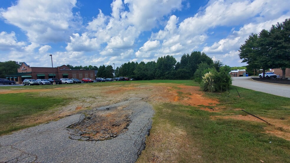 Butler, Mauldin, SC for sale - Primary Photo - Image 1 of 1