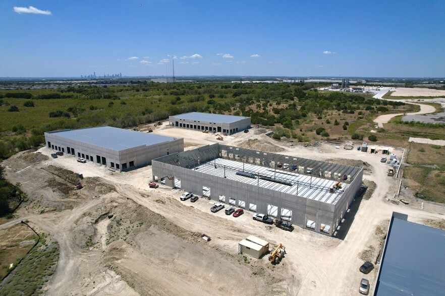 9500 Decker Ln, Austin, TX à louer - Photo du bâtiment - Image 3 de 10