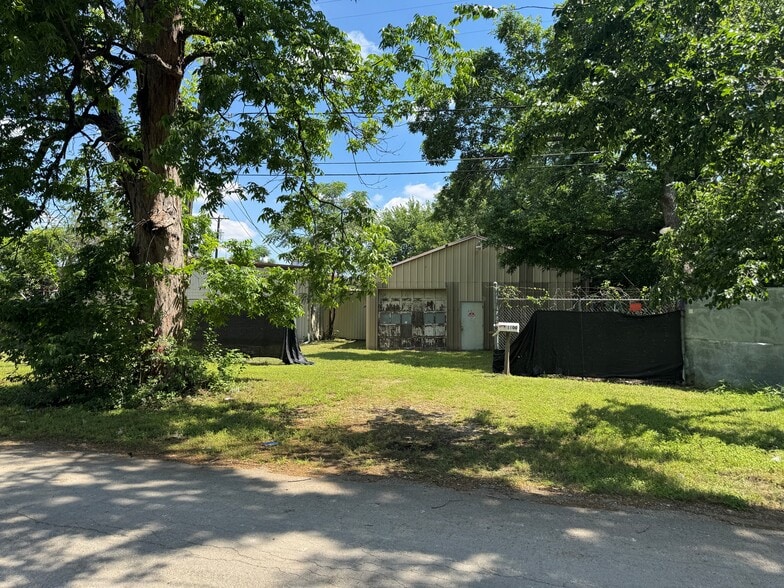 1100 & 1104 Rock Island St, Dallas, TX for lease - Building Photo - Image 3 of 3
