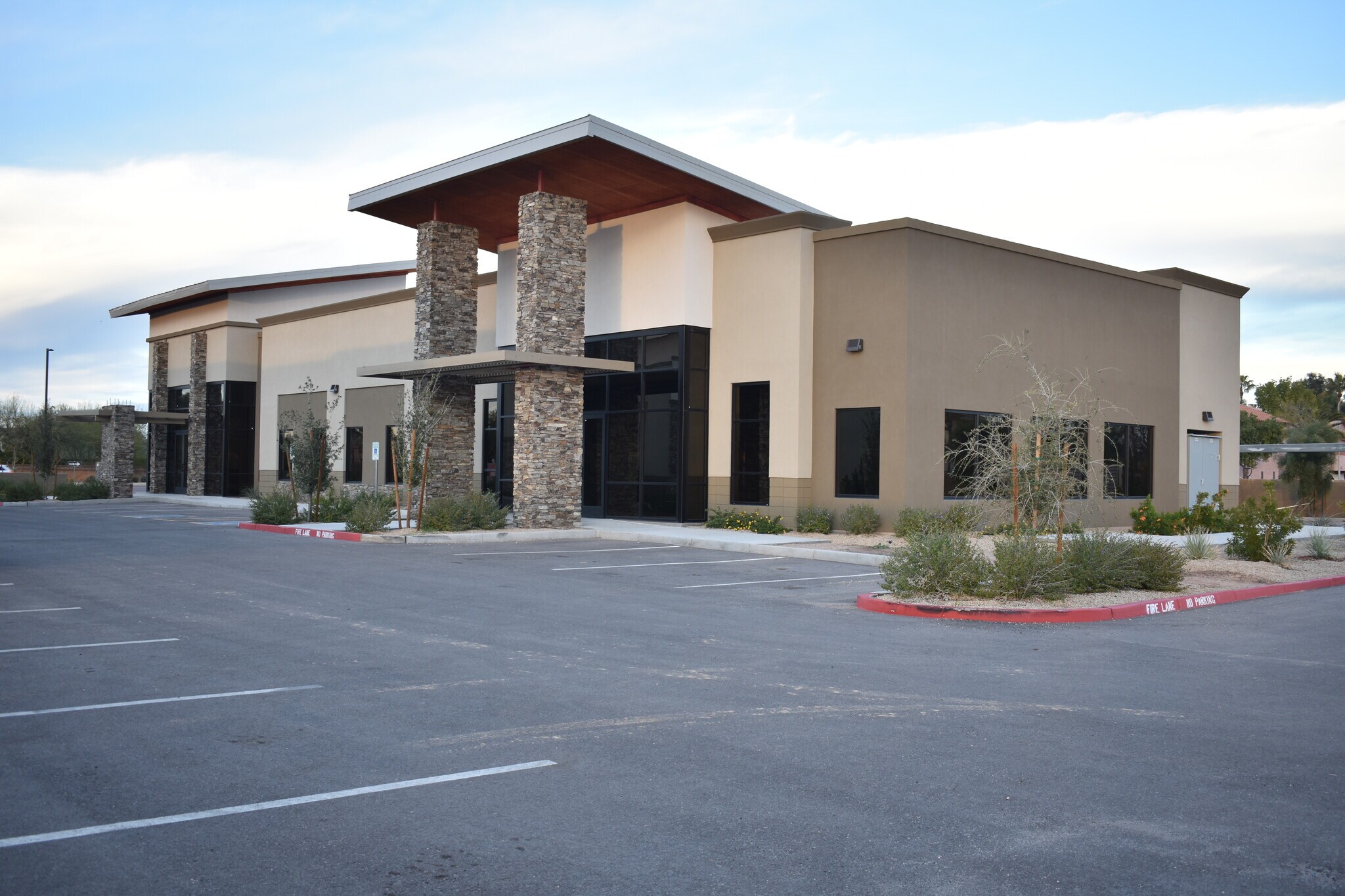 SEC of McQueen Rd & Chandler Blvd, Chandler, AZ à louer Photo principale- Image 1 de 11