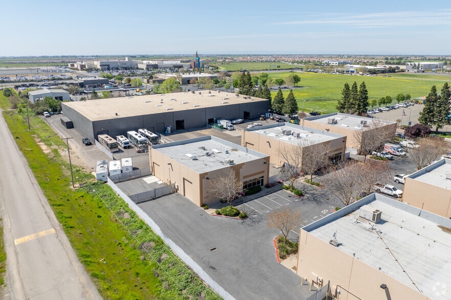 9092 Elkmont Way, Elk Grove, CA for sale - Building Photo - Image 3 of 8