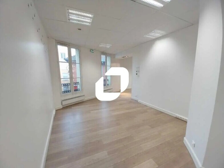 Office in Saint-Germain-en-Laye for lease - Interior Photo - Image 2 of 5