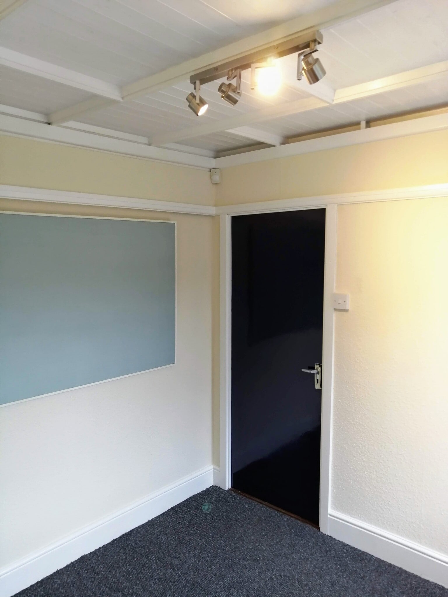 27 Filey Av, Barnsley for lease Interior Photo- Image 1 of 4