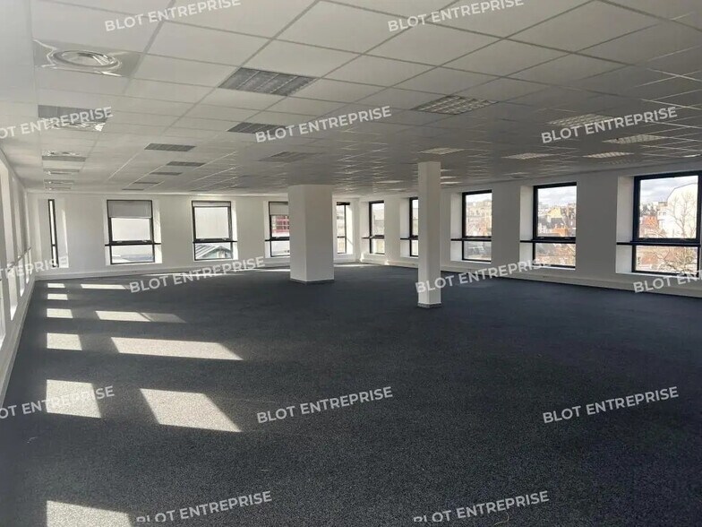 Office in Rennes for lease - Interior Photo - Image 2 of 14