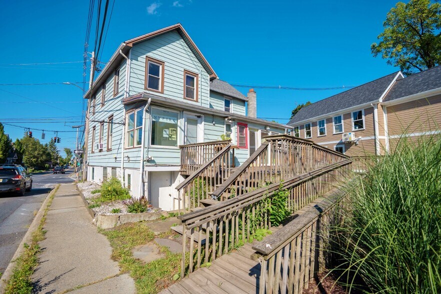 19 N Front St, New Paltz, NY à vendre - Photo du bâtiment - Image 3 de 16