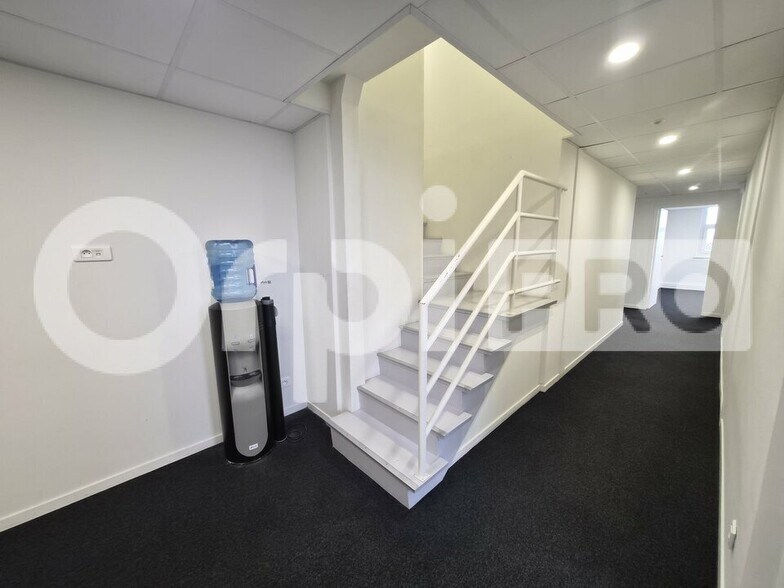 Office in Bétheny for lease - Interior Photo - Image 2 of 9