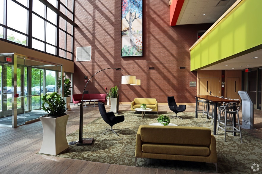 1400 N Providence Rd, Media, PA for lease - Lobby - Image 2 of 5