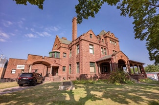 More details for 623 Broadway St, Baraboo, WI - Retail for Sale