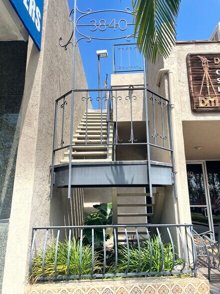 3840 E Coast Hwy, Corona Del Mar, CA à louer - Photo du bâtiment - Image 2 de 16