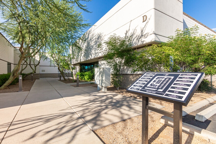 4045 E Union Hills Dr, Phoenix, AZ à louer - Photo du bâtiment - Image 1 de 14