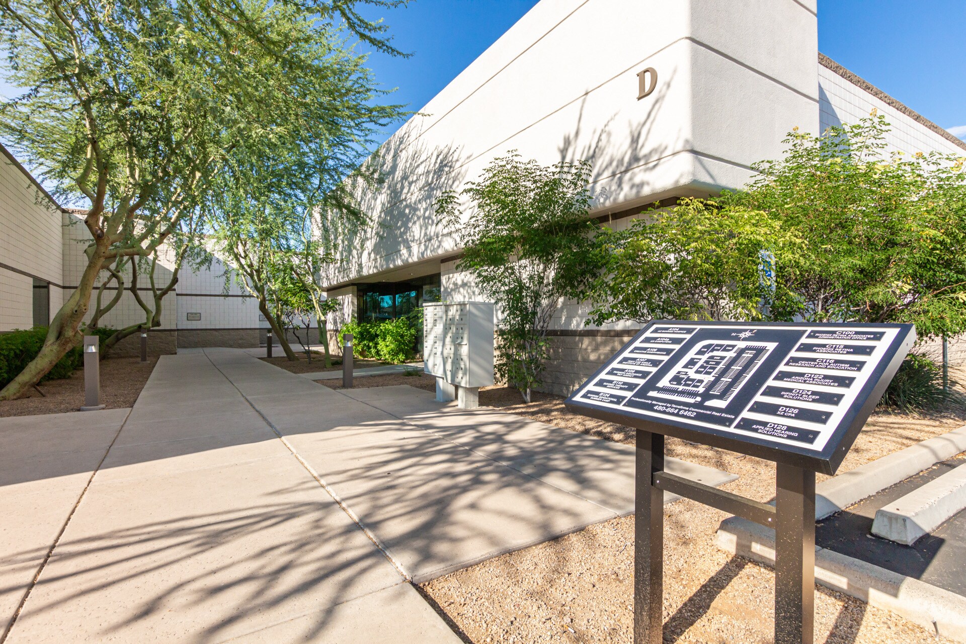 4045 E Union Hills Dr, Phoenix, AZ à louer Photo du bâtiment- Image 1 de 15