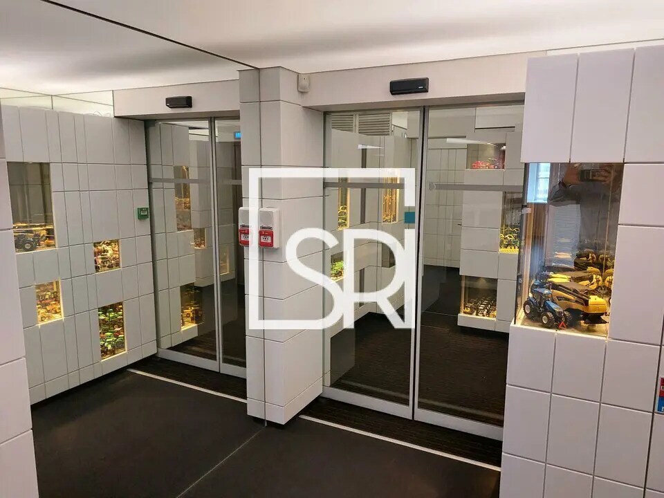 Office in Clermont-Ferrand for lease Lobby- Image 1 of 11