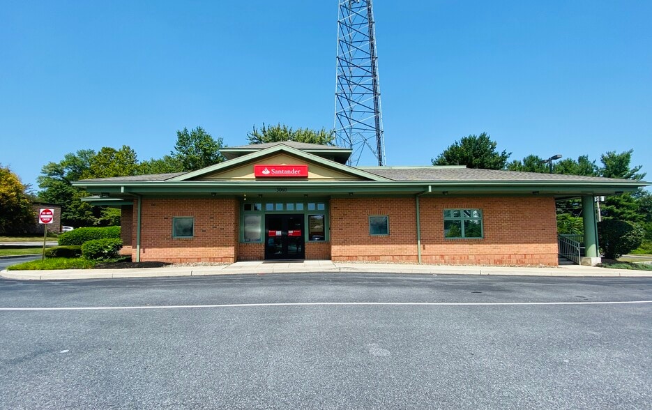 3060 Industry Dr, Lancaster, PA for lease - Building Photo - Image 2 of 25