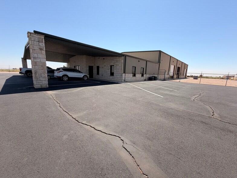 609 I-20, Pecos, TX for lease - Building Photo - Image 2 of 24