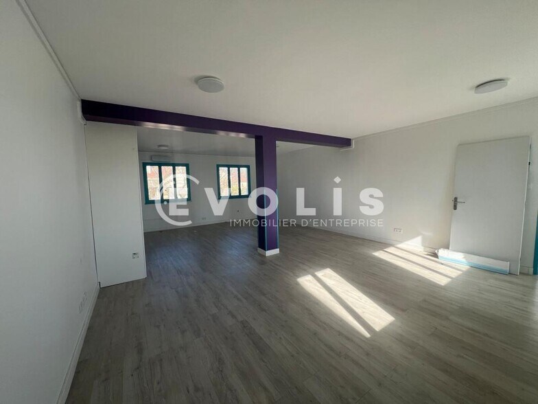 Bureau dans Wissous à louer - Photo du bâtiment - Image 2 de 12