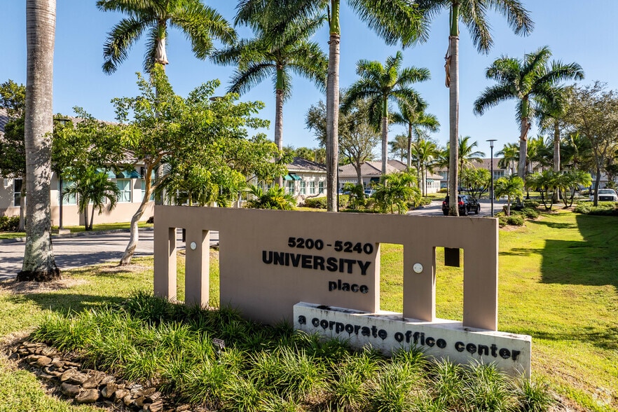 5400 S University Dr, Davie, FL à vendre - Photo du bâtiment - Image 2 de 5