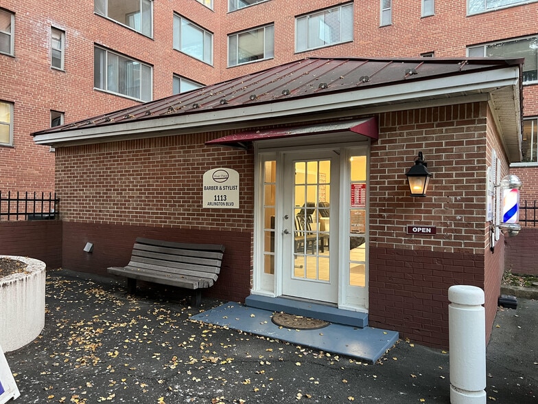 RiverPlace Commercial Buildings portfolio of 2 properties for sale on LoopNet.ca - Building Photo - Image 3 of 21